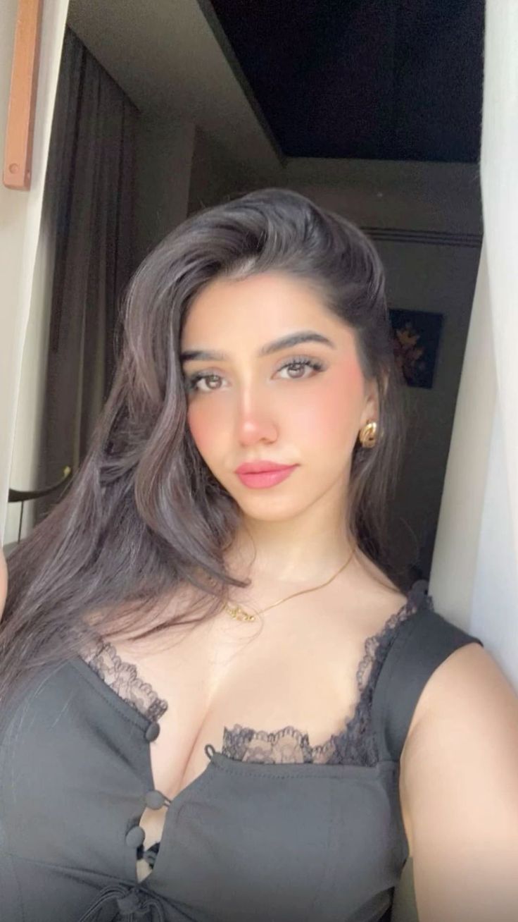 Couple Escort girl in Lahore