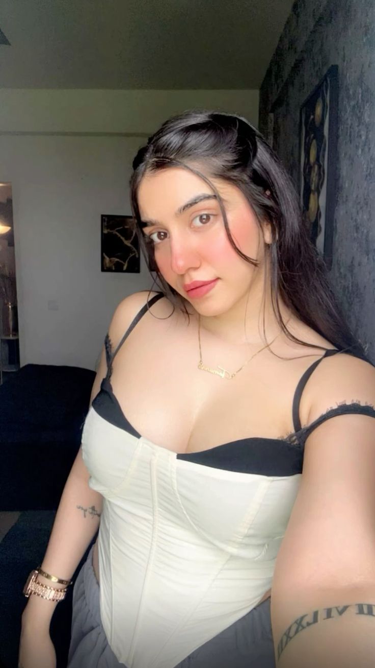 Couple Escort girl in Lahore