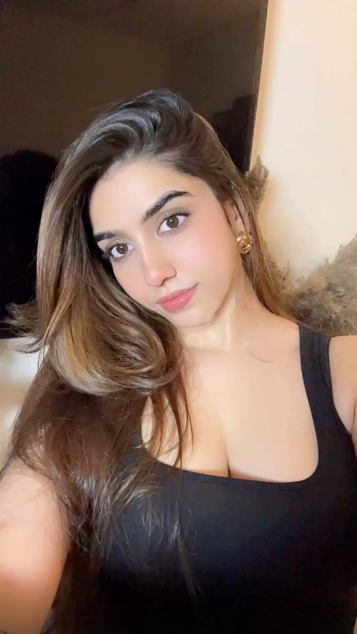 Couple Escort girl in Lahore