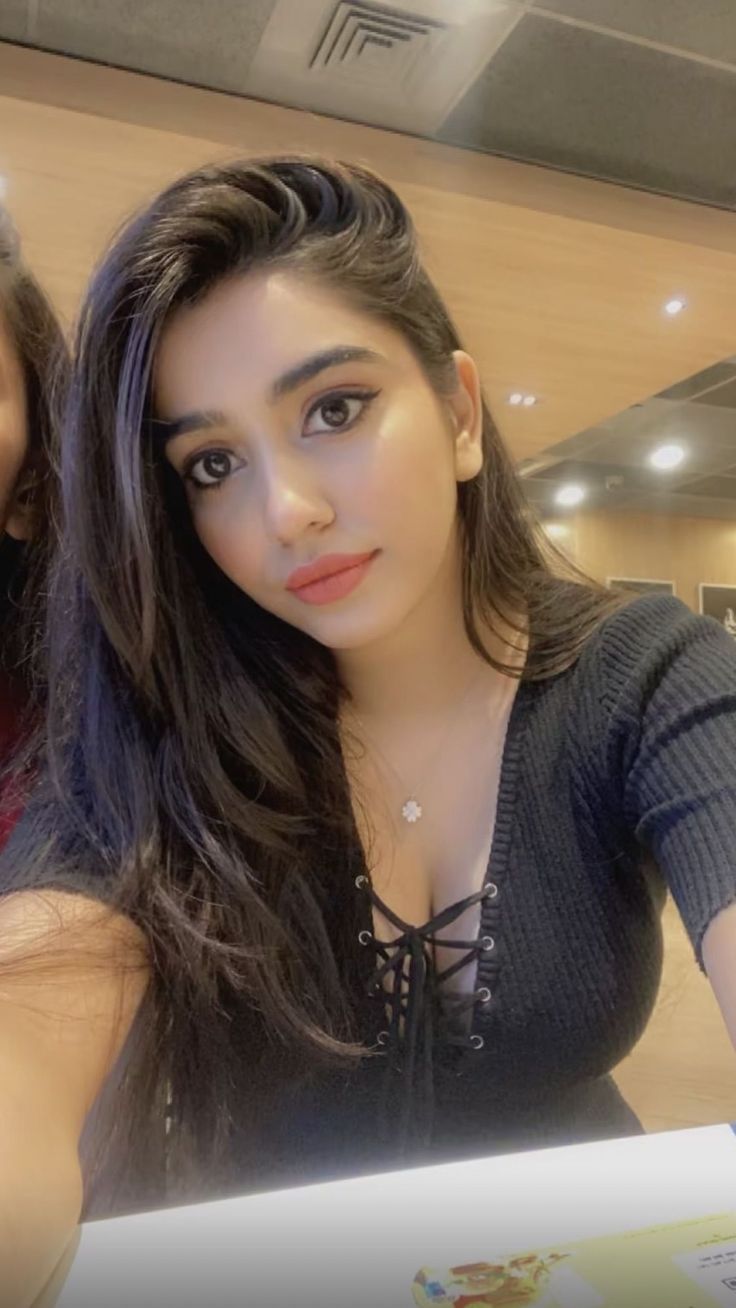 Couple Escort girl in Lahore