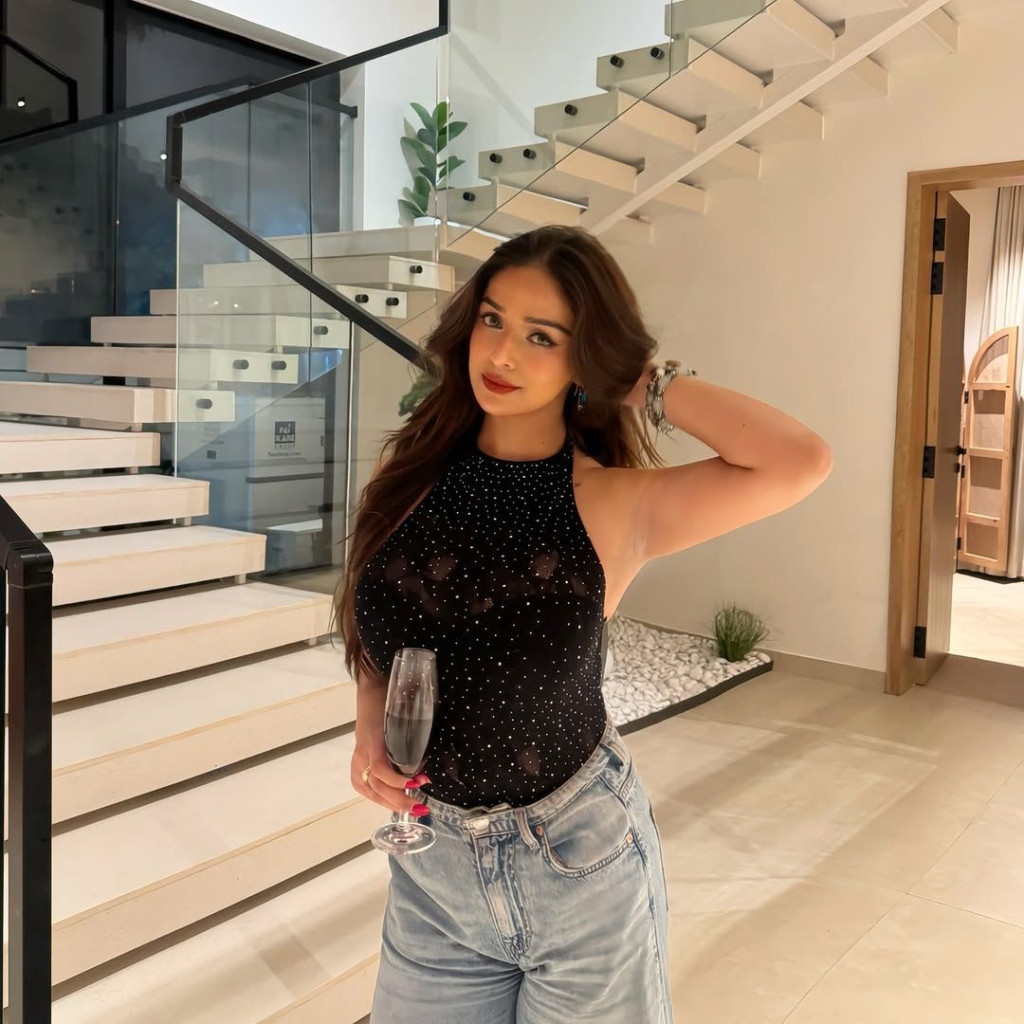 Busty Escort Model Lahore